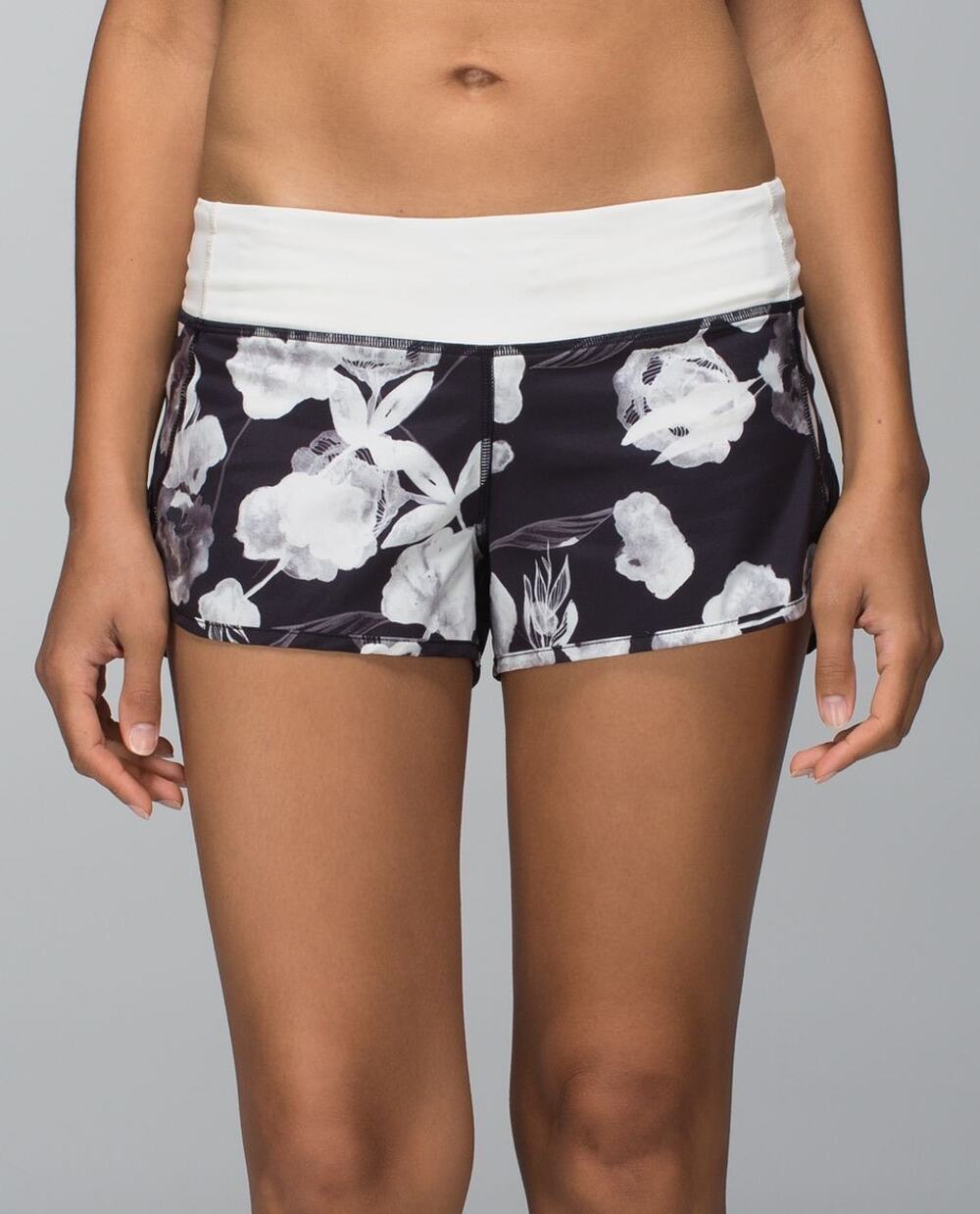 Lululemon Black + White Floral Speed Low Rise Short Size 6 Run Jogging